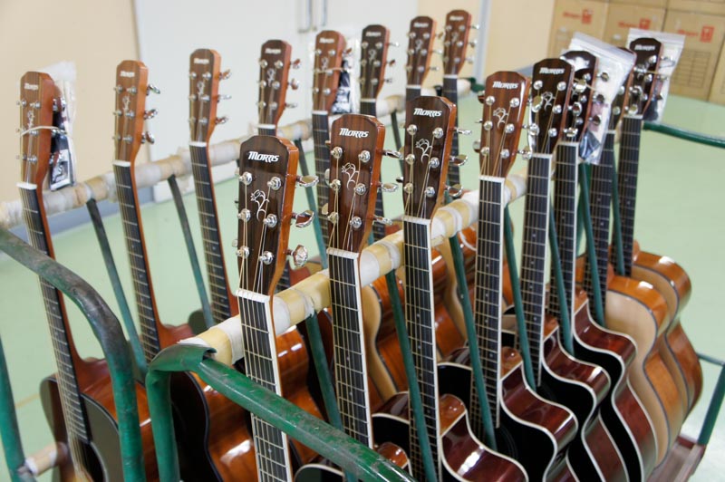 モーリス楽器製造　製作中のギター